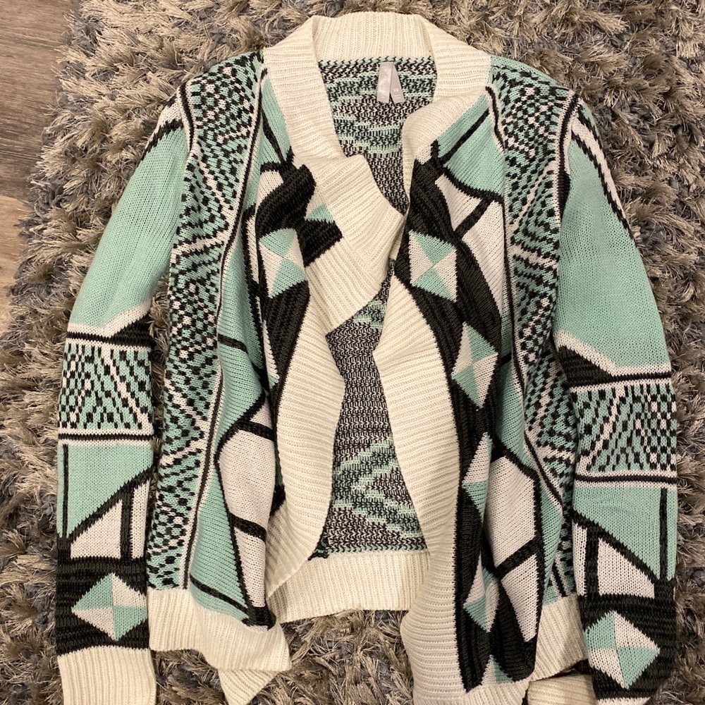 Cardigan-sweater